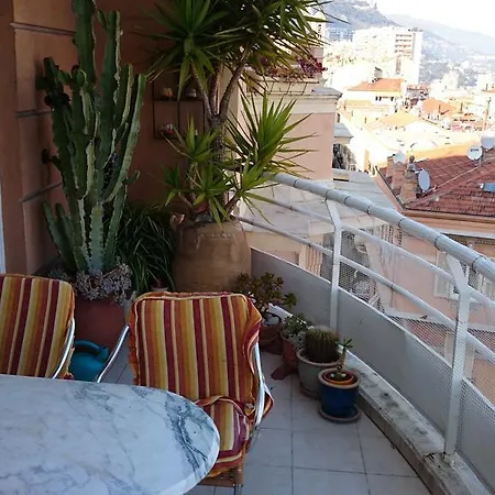 Monaco بوزولي